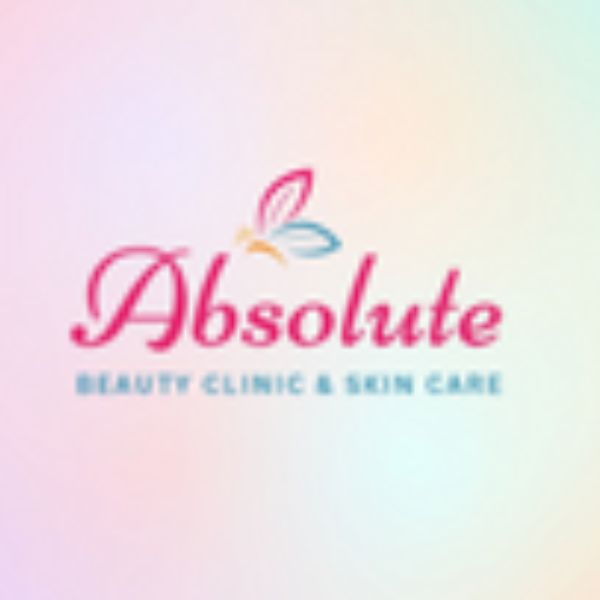 شعار يحمل كلمة Absolute باللون الوردي مع رسم فراشة صغيرة فوقها، وأسفلها نص BEAUTY CLINIC & SKIN CARE باللون الأزرق على خلفية متدرجة بألوان هادئة.