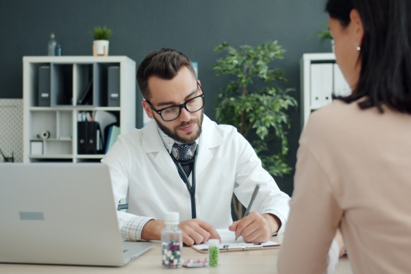 تبحث عن موظف لعيادتك